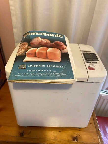 Photo of free breadmaker, panasonic, 2 pans, recipe book (Broadwater BN14) #1