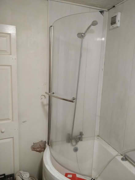 Photo of free Wash basin and curved shower screen (Pontypridd CF37) #1