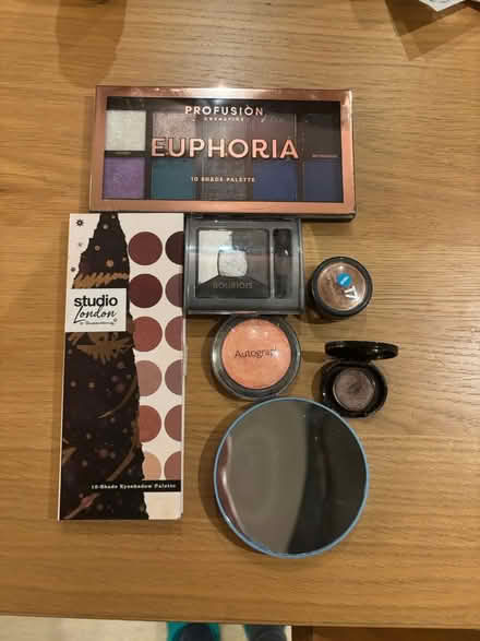 Photo of free Selection of eye shadows & mirror (Palmers Green/ Edmonton N18) #1