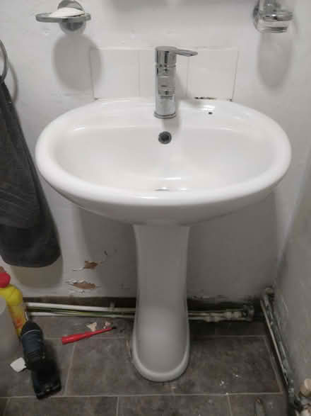Photo of free Wash basin and curved shower screen (Pontypridd CF37) #2