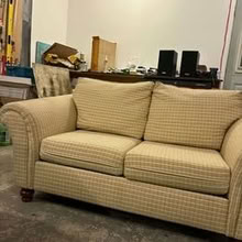 Photo of free loveseat (Pointe-Calumet) #1