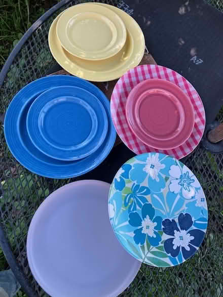 Photo of free dinner plates porcelain & plastic (south sunnyvale) #1
