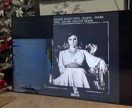 Photo of free Broken screen tv 85 inch (Elm Park) #3