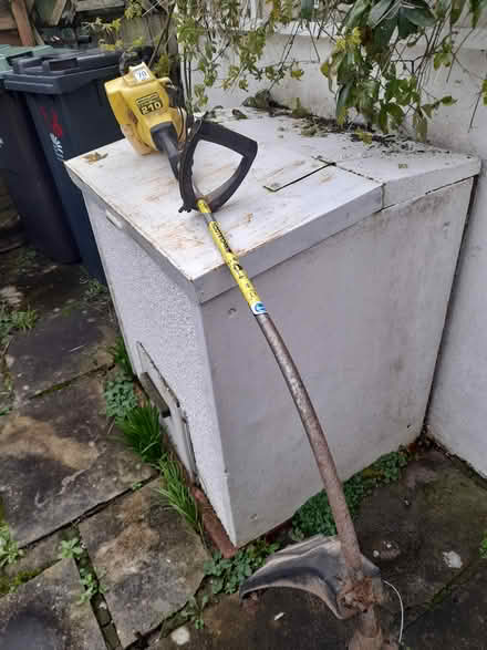 Photo of free 2 stroke McCulloch 210 strimmer (Bere Regis BH20) #1