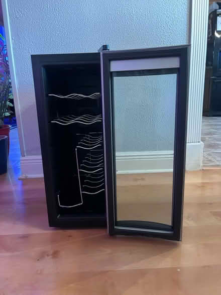 Photo of free Wine Refrigerator - single zone (Laplace (New Era Subdivision)) #2