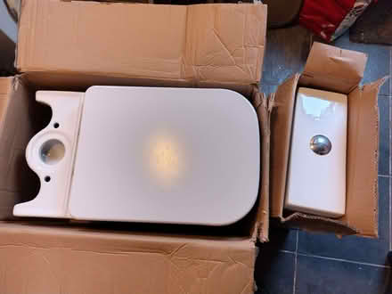 Photo of free toilet and cistern (Lakenham NR1) #1