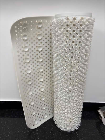 Photo of free Anti-slip shower/bath mat (Eastbourne BN20) #1