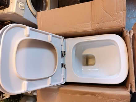 Photo of free toilet and cistern (Lakenham NR1) #2