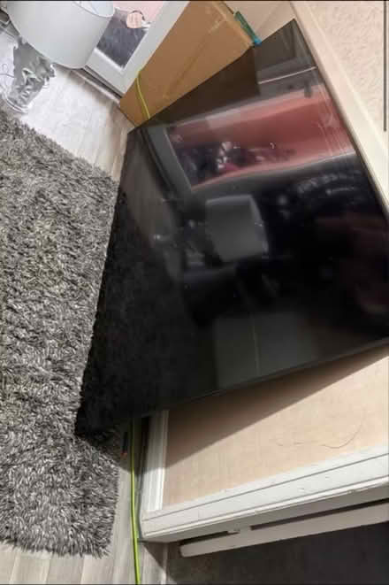 Photo of free Broken screen tv 85 inch (Elm Park) #4
