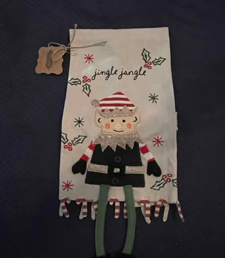 Photo of free Christmas Towel (Bronzeville) #1