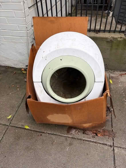 Photo of free Leo’s Loo litter box (Haight-Ashbury) #1