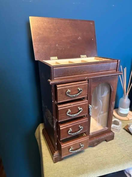 Photo of free Jewelry box (Malden) #2