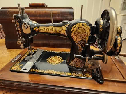 Photo of free 1924 Jones handcrank sewing machine (CT19) #1