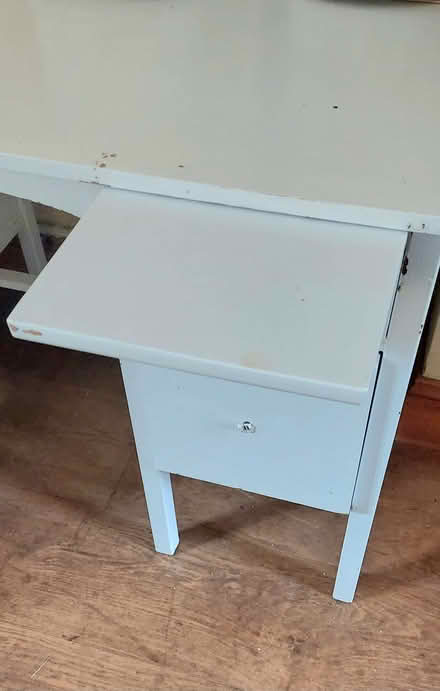 Photo of free White kneehole desk (Oswestry SY11) #4