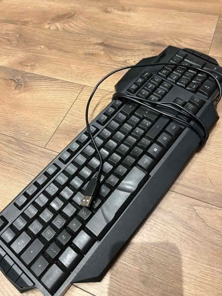 Photo of free Wired keyboard (Spottiswoode EH9) #1
