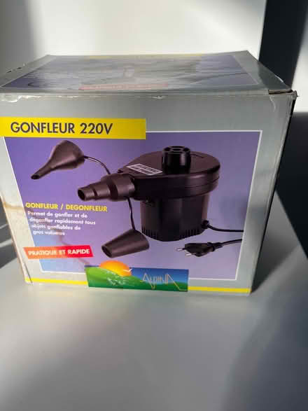 Photo of free 2 electric air pump European plug (NW8 St. John’s Wood) #1