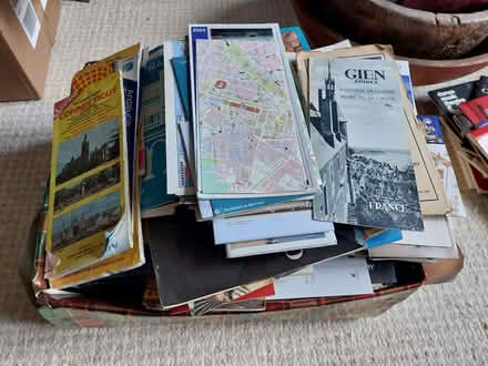 Photo of free Box full of assorted maps and museum guides (Divinity Road OX4) #1