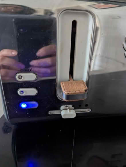 Photo of free Swan Toaster and Breville Kettle (Stalybridge, SK15) #1