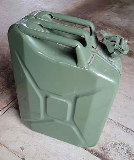 Photo of free "Jerry Can" fuel container (Sandford, near Crediton) #1