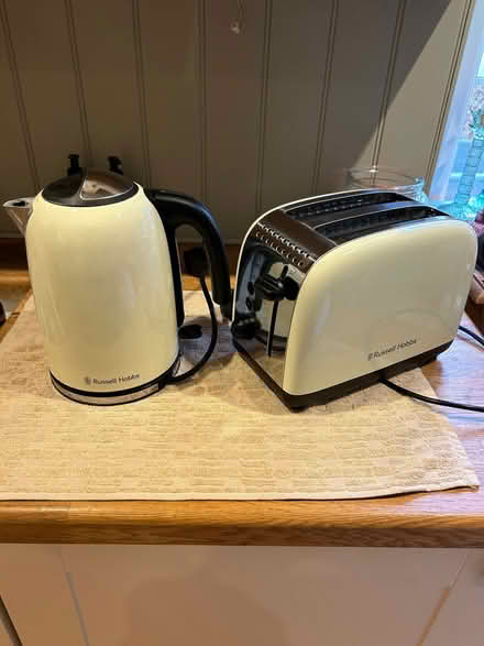 Photo of free Cream kettle and toaster. Needs descaling (Toppesfield CO9) #1
