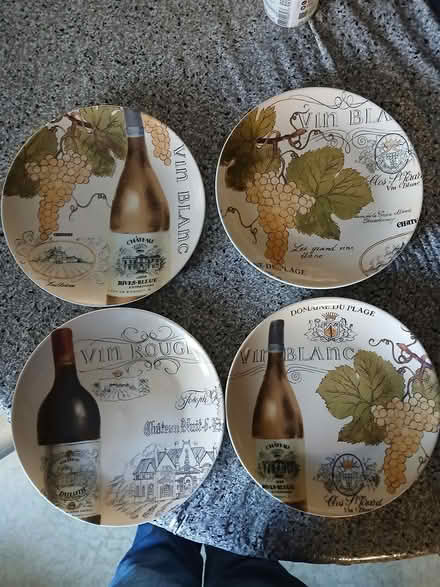 Photo of free 4 sandwich plates (Woburn south) #1