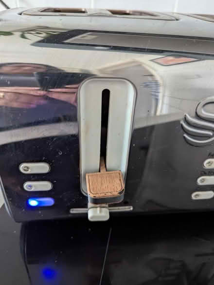 Photo of free Swan Toaster and Breville Kettle (Stalybridge, SK15) #4