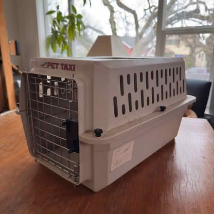Photo of free Pet carrier (West Seattle Admiral) #1