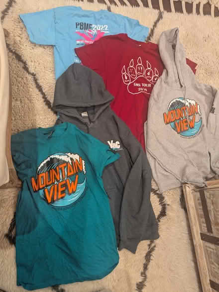 Photo of free Mountain View hoodies and t-shirts (94040) #1