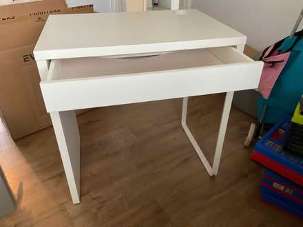 Photo of free Childs white desk (Chistlehurst) #2
