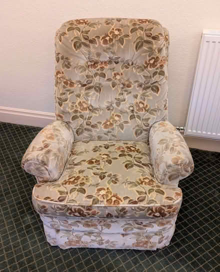 Photo of free 3-piece suite comprising a 3-seater sofa and 2 arm chairs (Dean Court OX2) #1