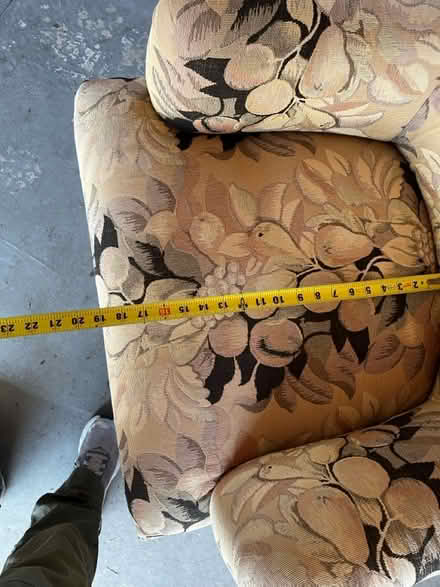 Photo of free Accent chair (Downtown Mountain View) #4