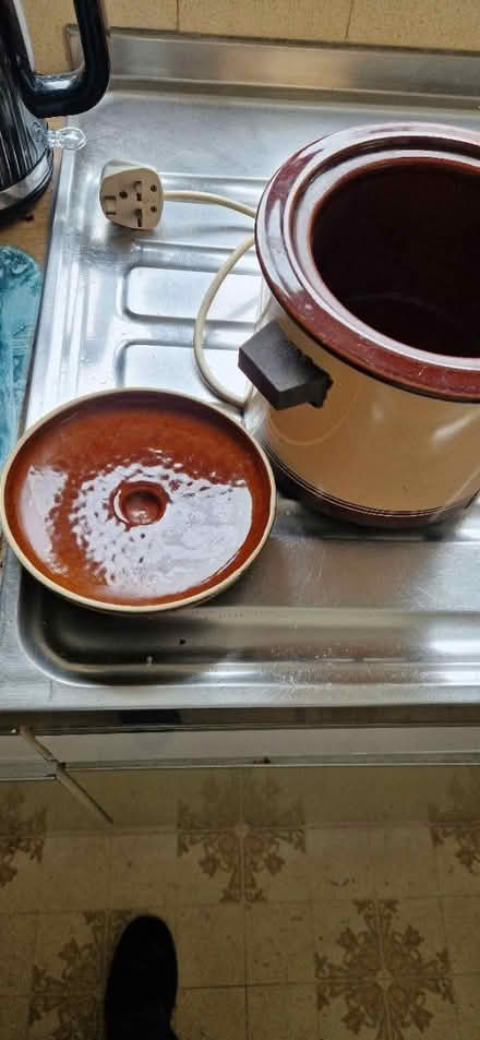 Photo of free Slow cooker (GU14) #4
