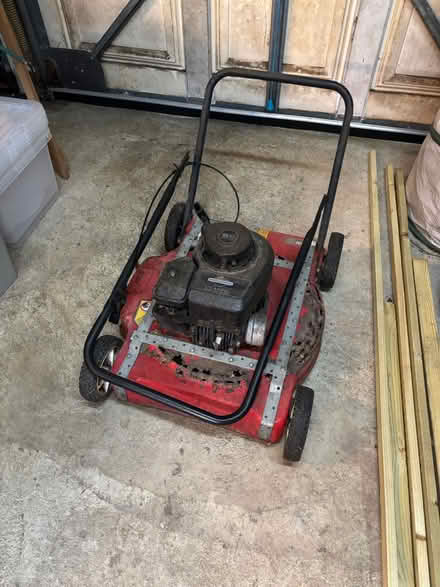 Photo of free Briggs and Stratton mower (Sevenoaks TN13) #1