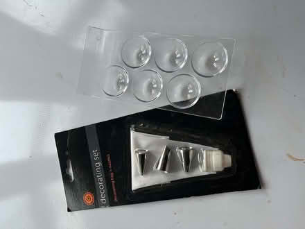 Photo of free icing kit and egg rack (Wanstead E11) #1