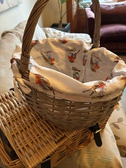 Photo of free Wicker basket & hamper (Kingswood) #1
