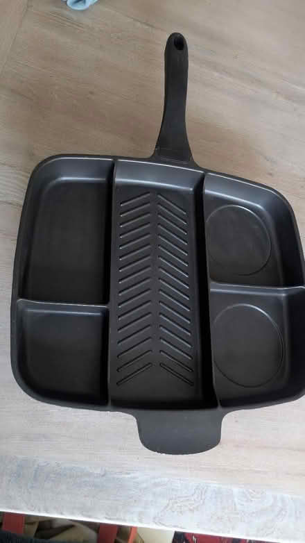 Photo of free multi section frying pan (Desford LE9) #1
