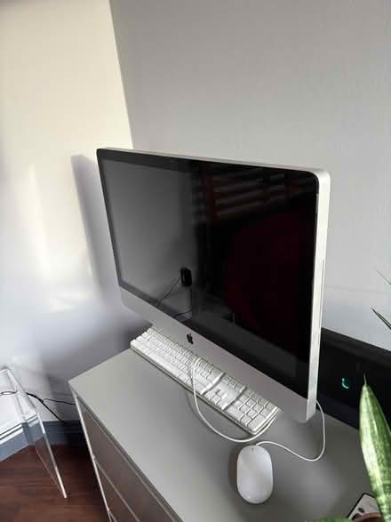 Photo of free 27” Apple iMac mid 2011 No hdd (Bedford, Goldington Road) #1