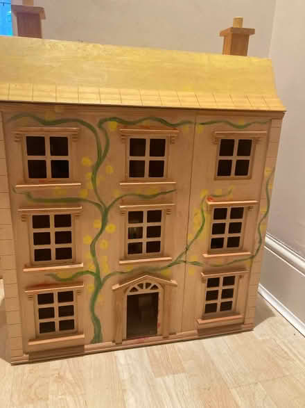 Photo of free Wooden dolls house (furnished) (Stoke newington N16) #3
