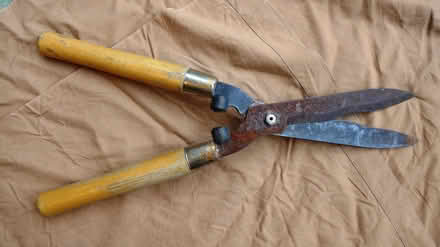Photo of free 73 cm side-cut long-handled shears (not anvil type) (Hove Park area BN3) #1