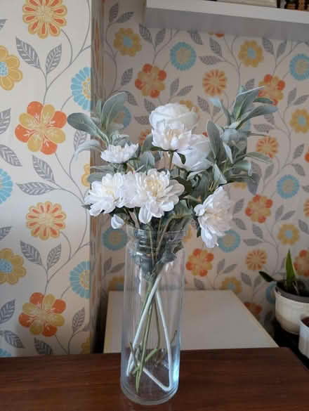 Photo of free Fake flowers and vase (Harrold Bedford) #1