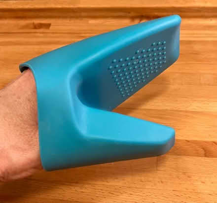 Photo of free Silicone heat resistant mitt (Hitchin SG4 7SN) #2