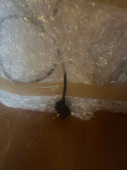 Photo of free 26 by 40 inch old samsung tv (Le169rx) #4