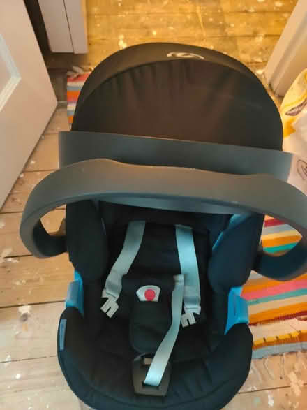 Photo of free Cybex carseat w/ isofix (S41 newbold) #1