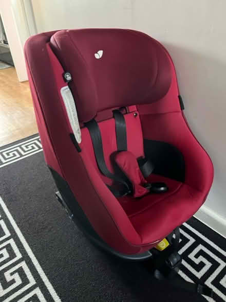 Photo of free Swivel car seat (Linslade Leighton Buzzard LU7) #1