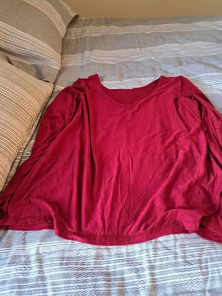 Photo of free women's sweaters/top (Little Italy) #3