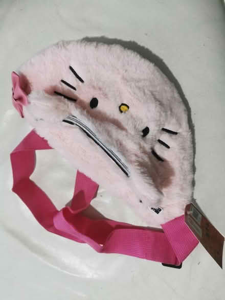 Photo of free Brand new hello kitty bag (Longsight M12) #1