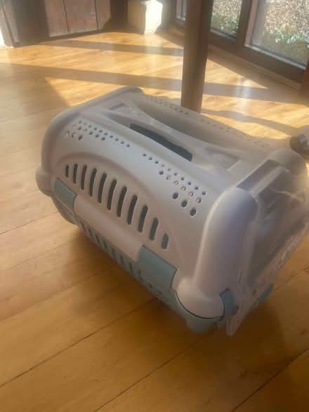 Photo of free cat carrier cat box (Hildenborough TN11) #2