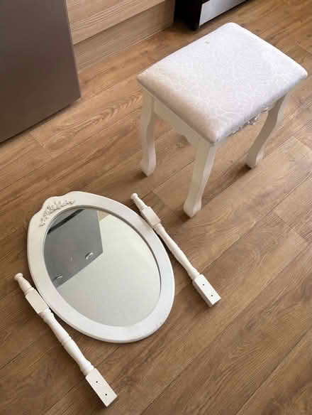 Photo of free White dressing table & stool (Erith DA17) #4