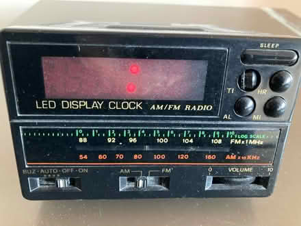 Photo of free LED Display Clock & AM/FM Radio (S10 Crosspool) #1