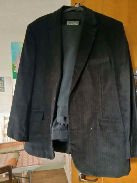 Photo of free Mens Suit Large (Lea Cross SY5) #1